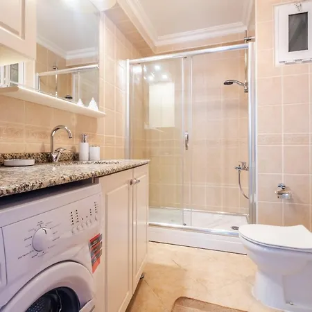 Centrally Located Sleek And Modern Flat In Sisli Apartment